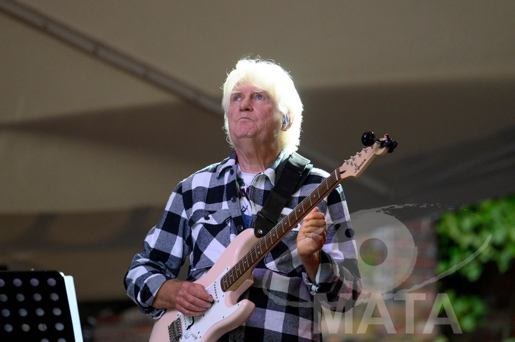 _DWA2789 | John Lees von John Lees' Barclay James Harvest live bei einem Konzert in Serenadenhof Nürnberg, 01.07.2023 - Realisiert mit Pictrs.com