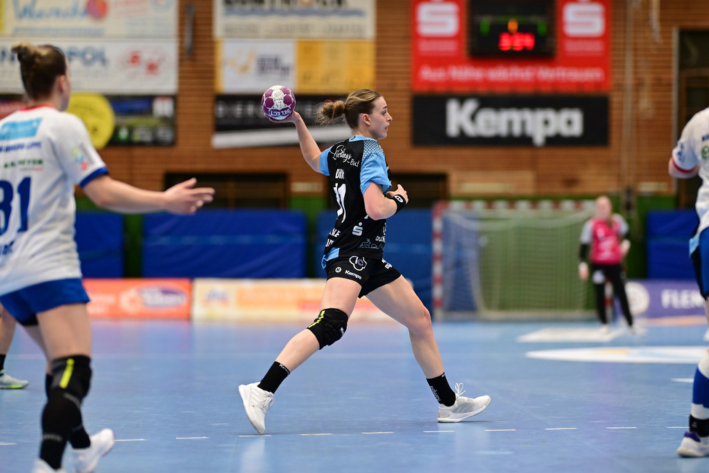 Handball I Frauen I Saison 2024-2025 I 1. HBF I 19. Spieltag I Buxtehuder SV - HSG Blomberg-Lippe I 24887 | Isabelle Dölle (11, Buxtehuder Sportverein) - Realisiert mit Pictrs.com