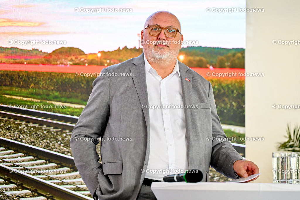 Festakt_ OeBB Gleisausbau_ Baustart_ 01.07.2024-47 | 01.07.2024, Hoersching, AUT, Festakt OeBB-anlaesslich des 4-gleisigen Ausbau des Abschnitt Linz - Marchtrenk, im Bild Andreas Mattae (Vorstandvorsitzender der OeBB)