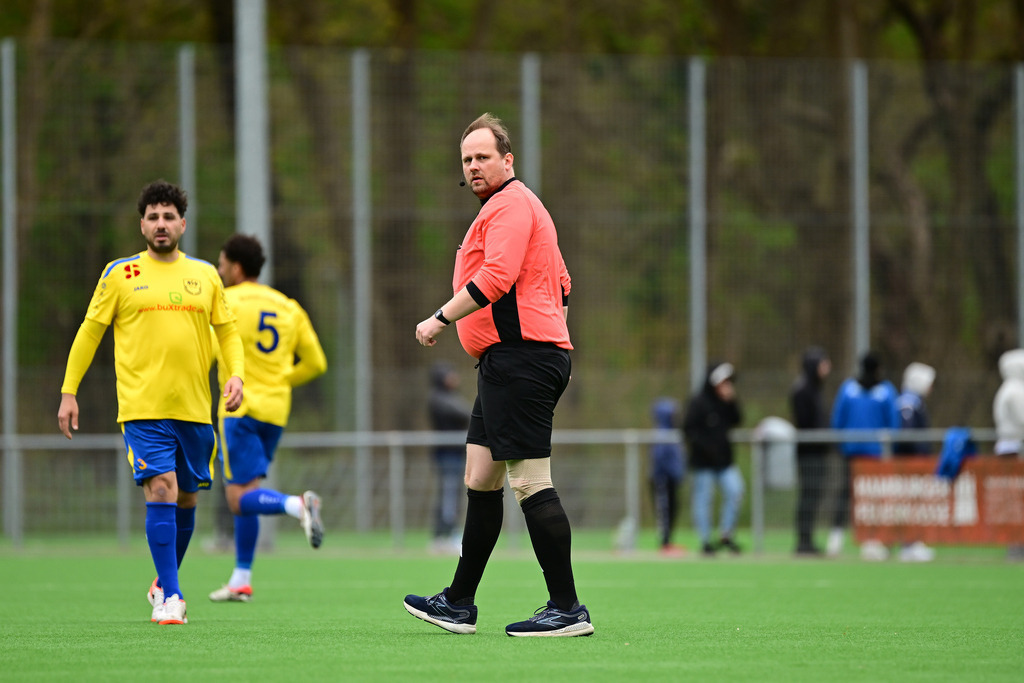 Fußball I Herren I Saison 2024-2025 I Kreisliga I 28. Spieltag I FTSV Altenwerder II - Buxtehuder SV | Der Sportfotograf. - Realisiert mit Pictrs.com
