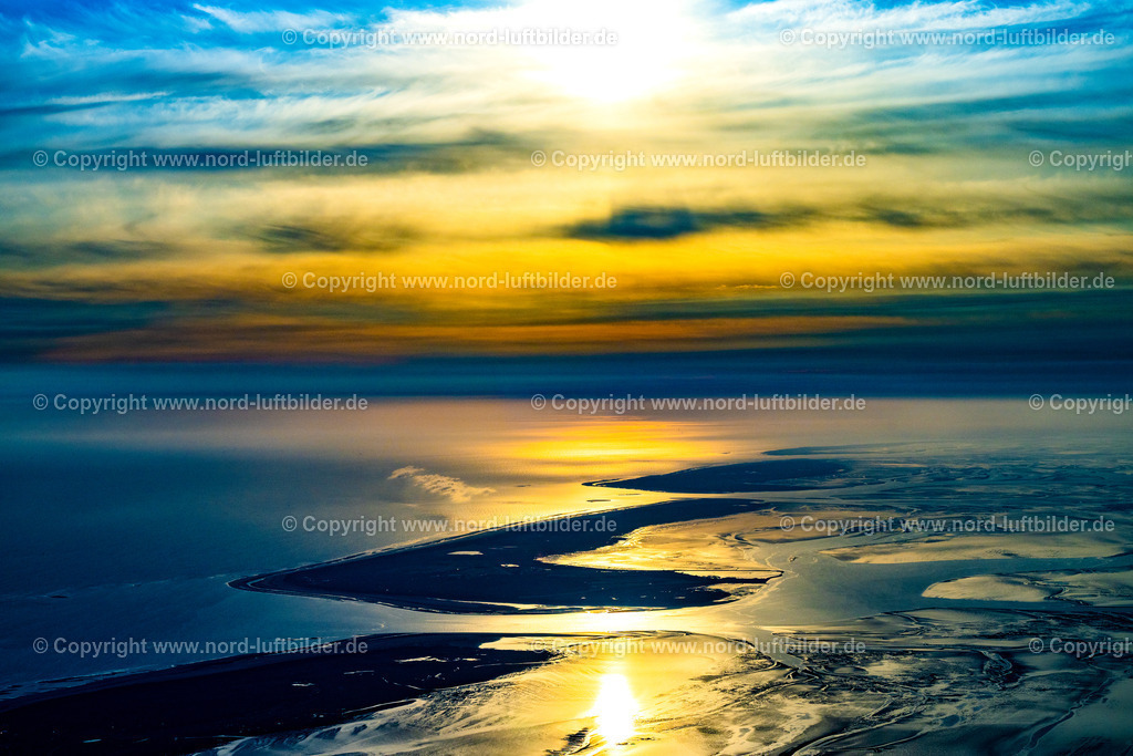 Langeoog_Spiekeroog_Sonnenaufgang_ELS_4552190523 | LANGEOOG 19.05.2023 Küstenbereich der der Nordsee - Insel - Insel in Langeoog auf der Insel Langeoog im Bundesland Niedersachsen, Deutschland. Weiterführende Informationen bei: Tourismus-Service Langeoog. // Coastal area the North Sea island - Island in Langeoog on island Langeoog in the state Lower Saxony, Germany. Further information at: Tourismus-Service Langeoog. Foto: Martin Elsen