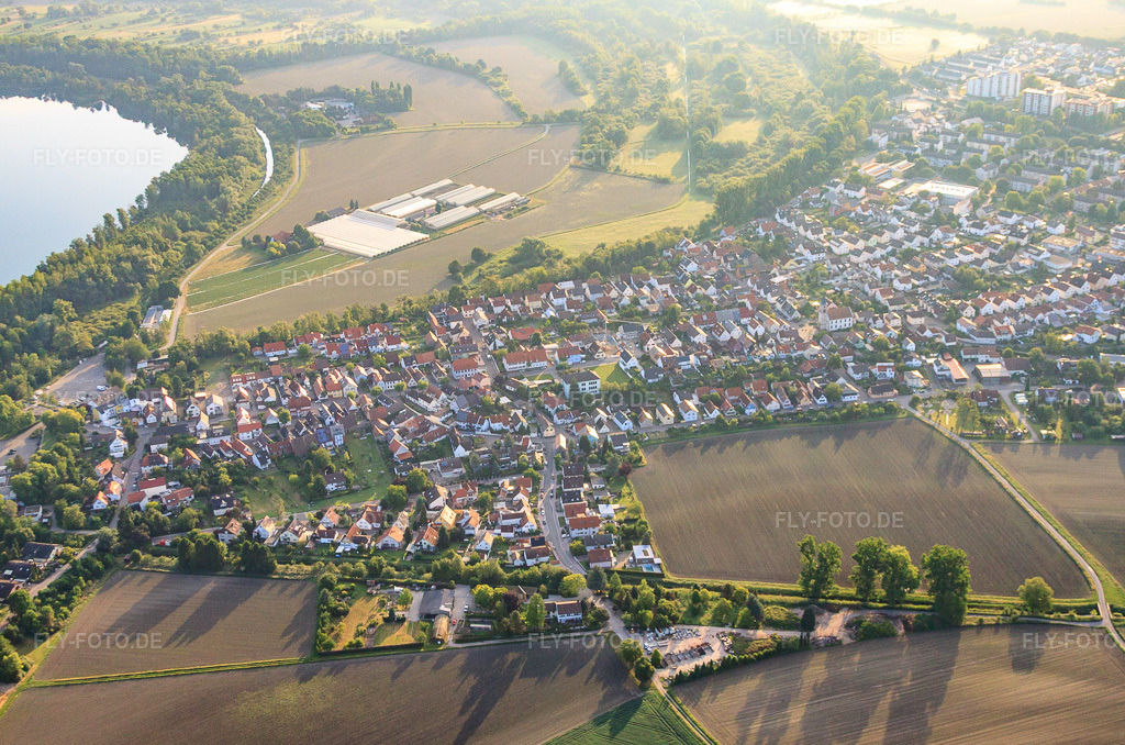 Luftbild: Ortsansicht von Süden im Ortsteil Leopoldshafen in Eggenstein-Leopoldshafen im Bundesland Baden-Württemberg in Deutschland. Foto: IMG_64850.jpg vom 18.05.2014 durch Werner Riehm/FLY-FOTO.de