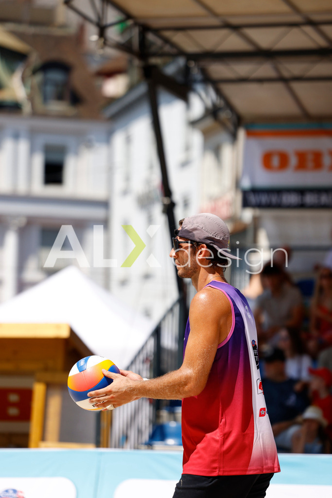 Obi BeachTour 2026 - Basel | BASEL, SWITZERLAND - JULY 18: GAÉTAN JAUFFRET (SUI) serve during the Obi BeachTour 2026 match between MASSEREY / SCHNEGG (SUI) and BORTOLUZZI / JAUFFRET (SUI) at Barfüsserplatz on July 18, 2026 in Basel, Switzerland. - Realisiert mit Pictrs.com
