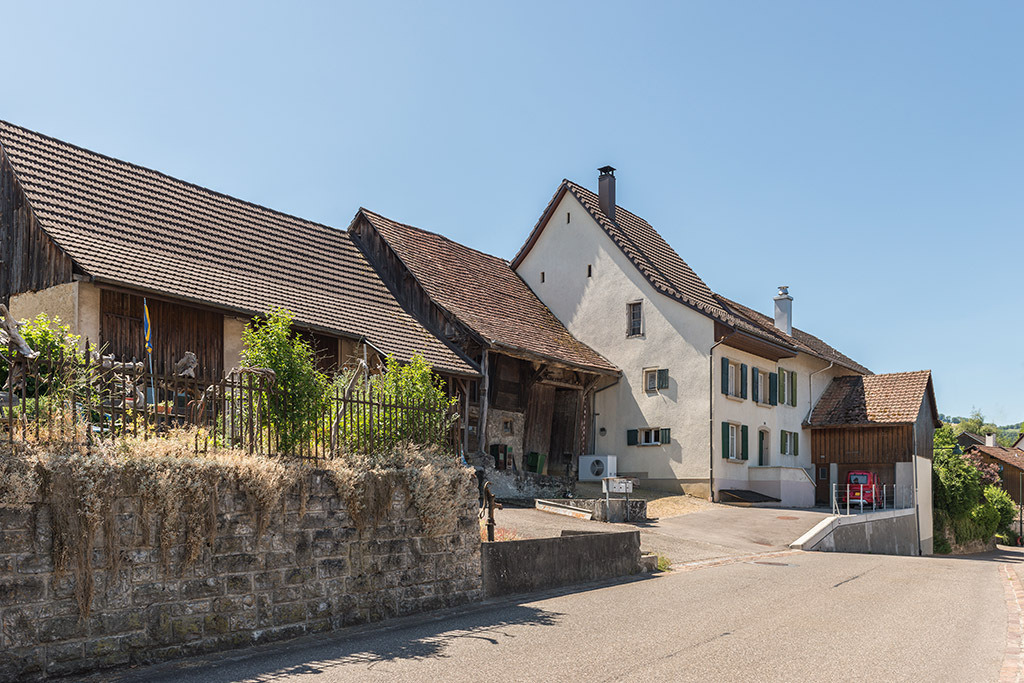 Häuserzeile | in Lupsingen, Baselland, Schweiz - Realisiert mit Pictrs.com
