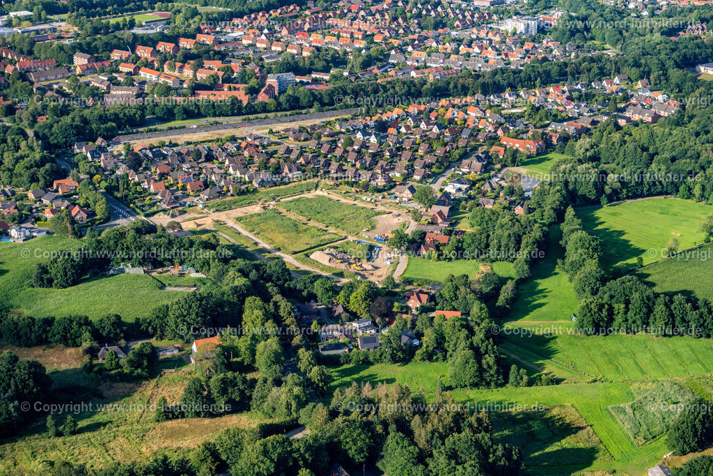 Stade_Baustelle_Klarer_Streek_ELS_3754010822 | STADE 01.08.2022 Neubaugebiet im Siedlungsgebiet Bronzeschmiede an der Straße Klarer Streck in Stade im Bundesland Niedersachsen, Deutschland. // New building area in the settlement area Bronzeschmiede on street Klarer Streck in Stade in the state Lower Saxony, Germany. Foto: Martin Elsen