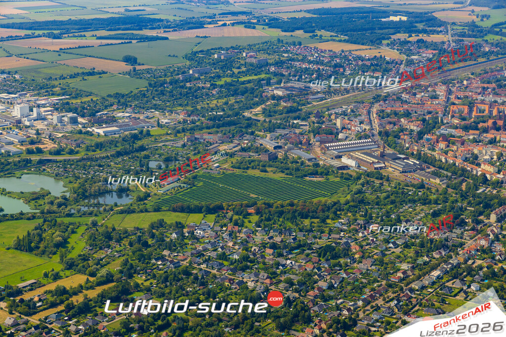 Übersichts Bild Stendal - Die Luftaufnahme wurde 2025 vom UL-Flugzeug heraus erstellt ( keine Drohnenaufnahme ) - Hochauflösende Luftaufnahme - für Wandbilder und großformatige Ausdrucke geeignet. Das besondere Geschenk!Hier alle&nbsp;Infos zur Lizenzierung der LuftaufnahmeWir fliegen auch dieses Jahr wieder in Ihre Region um Luftbilder zu erstellen.- Luftbild anfragen