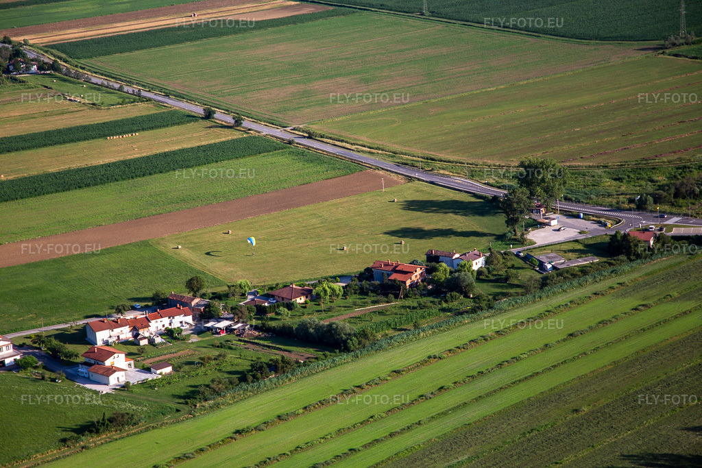 Vue aérienne: Parapente Atterrissage Lijak / Društvo jadralnih padalcev Polet Nova Gorica à le quartier Šmihel in Nova Gorica dans le département Slovénie, Slovénie. Photo: IMG_137455.jpg prise le 14/07/2023 par Werner Riehm/FLY-FOTO.euRésolution de l'original: 5472 x 3648 pxDomov