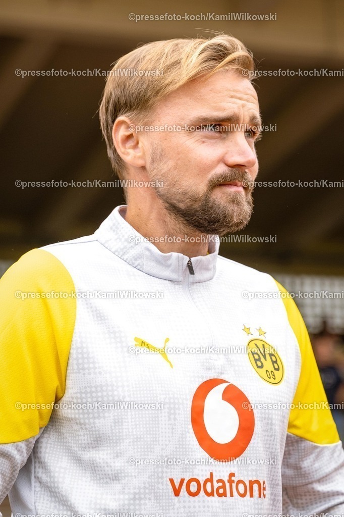 xkwi17082501004 | 17.08.2025, xkwix, Fußball, Regionalliga West, Borussia Dortmund U23 - Wuppertaler SV, Stadion Rote Erde: Marcel Schmelzer (Borussia Dortmund 2 Co-Trainer) 