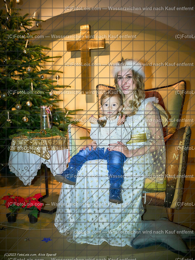 ALP7515_Wieselburger Advent_Christkind-Besuch_Emil | (C)FotoLois.com, Alois Spandl. 25igster WIESELBURGER ADVENT, Besuch vom CHRISTKINDERL, Christkind Anna Sieberer, Sa 23. Dez. 2023.