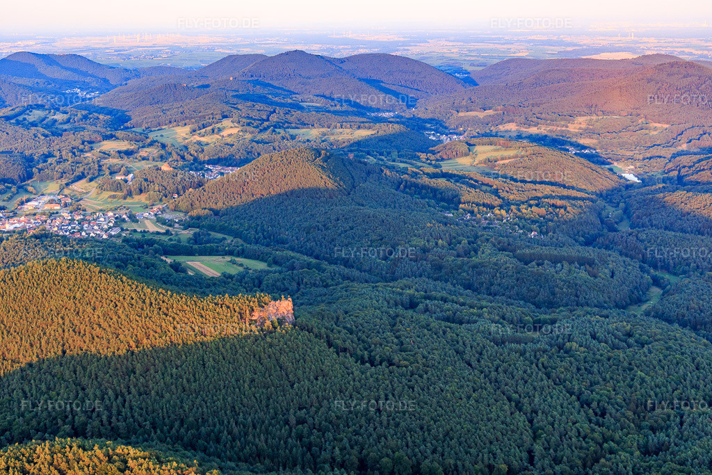 Luftbild: Rötzenfels im Ortsteil Gossersweiler in Gossersweiler-Stein im Bundesland Rheinland-Pfalz in Deutschland. Foto: IMG_109268.jpg vom 27.07.2018 durch Werner Riehm/FLY-FOTO.de