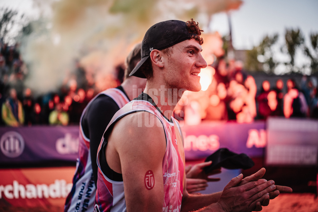 Beachvolleyball | Männer | Allianz German Beach Tour 2025 | Tourstop Berlin | 23.08.2025 | Max Just freut sich nach dem Sieg