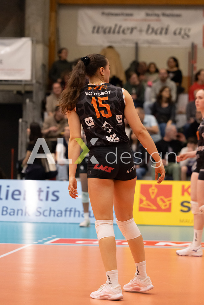 Volleyball I Frauen I Saison 2025-2026 I Volleyball NLA | Women I  Playoffs Finals 2/5 I  VC Kanti Schaffhausen - viteos NUC I  10.04.2026 | 15 Alix De Micheli (CH) (Viteos NUC) – Mitte - Realisiert mit Pictrs.com