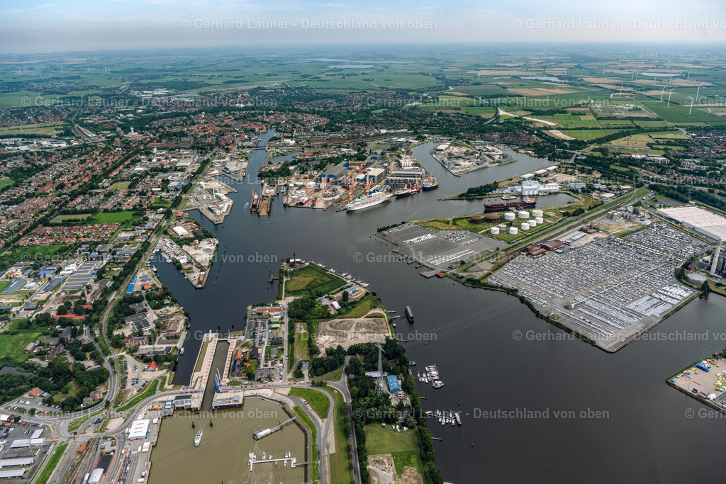 4038464 | EMDEN 09.08.2020 Schiffs- Anlegestellen am Hafenbecken des Binnenhafen am Ufer der Ems in Emden im Bundesland Niedersachsen, Deutschland. Weiterführende Informationen bei: Stadt Emden. // Ship moorings at the inland harbor basin on the banks of the Ems in Emden in the state Lower Saxony, Germany. Further information at: Stadt Emden. Foto: Gerhard Launer