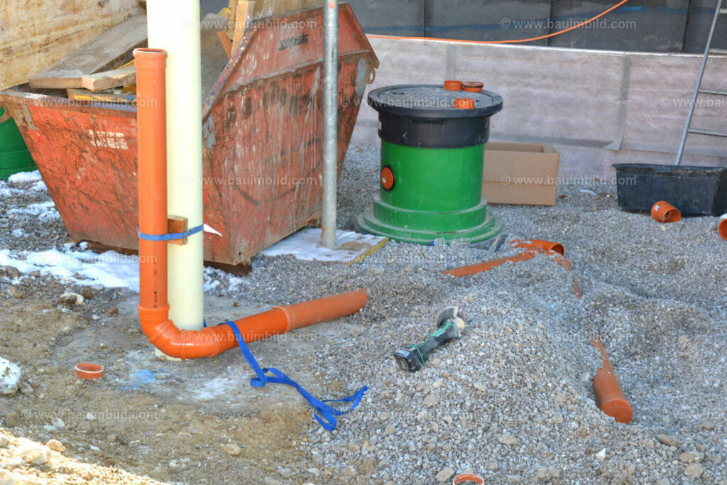 bib-lg03-abwasserkanal-0116 | Nach LV-Leistungsgruppen sortierte Detailfotos über den Bau eines Hauses. Alle Hausbau-Bilder direkt vom Urheber und Autor der Website Haus-Selber-Bauen.com