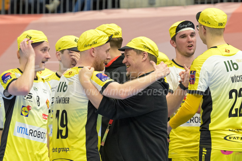 Zug United vs HC Rychenberg - 22. February 2025 | Zug United vs HC RychenbergSporthalle Wankdorf, BernMarkus Lindgjerdet (#10 HC Rychenberg Winterthur) und Tero Kotilainen (Assistent HC Rychenberg).Bild: Sportfotografie Markus Aeschimann | www.markus-aeschimann.ch - Realisiert mit Pictrs.com