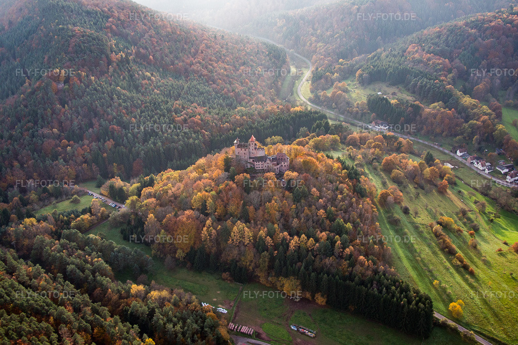 Luftbild: Erlenbach, Burg Berwartstein in Erlenbach bei Dahn im Bundesland Rheinland-Pfalz in Deutschland. Foto: IMG_076365.jpg vom 09.11.2014 durch Werner Riehm/FLY-FOTO.de