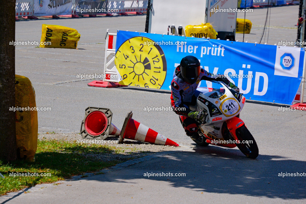 P1037012-2 | Erleben Sie atemberaubende, hochqualitative Fotos Ihrer Fahrt entlang der malerischen Alpenstraßen. Besuchen Sie alpineshots.com, um professionelle Aufnahmen Ihrer unvergesslichen Reise zu finden und zu kaufen - Realisiert mit Pictrs.com
