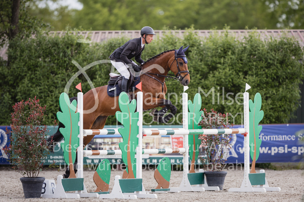 230516_Mühlen_05SprPf-L-581 | Deine schönsten Turniermomente als professionelle Fotos! Entdecke hochwertige Pferdesport-Fotografie im Online-Shop. Jetzt Fotos finden & bestellen!