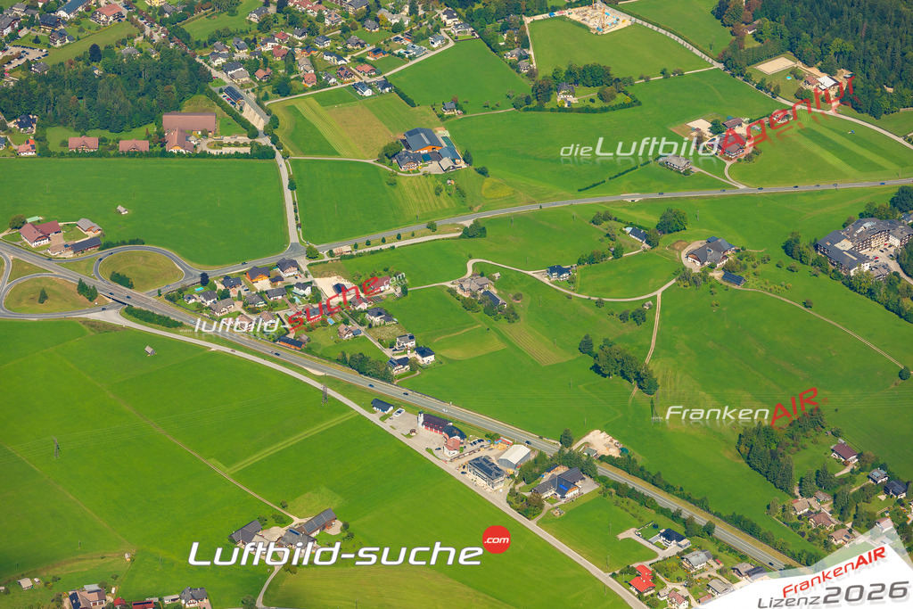Luftaufnahme von  Strobl - Die Luftaufnahme wurde 2025 vom UL-Flugzeug heraus erstellt ( keine Drohne ) - Hochauflösende Luftaufnahme - für professionelle Ausdrucke geeignet. Die Geschenkidee !Mit Lizenz und Bildrechte bestellbar