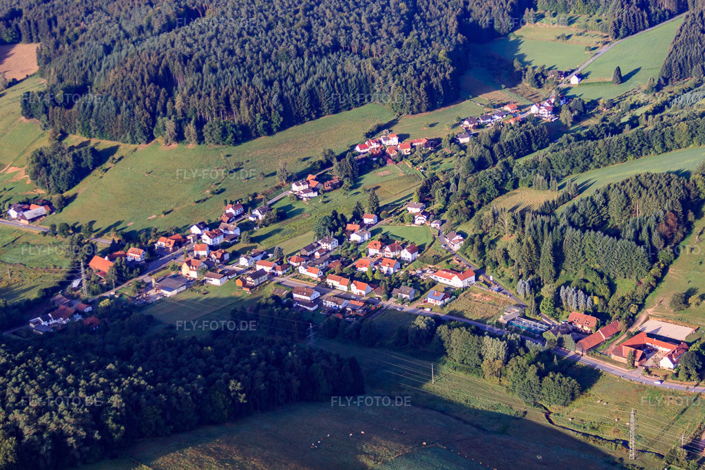 Luftbild: Ortsansicht von Nordosten im Ortsteil Unter-Mossau in Mossautal im Bundesland Hessen in Deutschland. Foto: IMG_52089.jpg vom 19.08.2012 durch Werner Riehm/FLY-FOTO.deAuflösung des Originals: 4752 x 3168 px