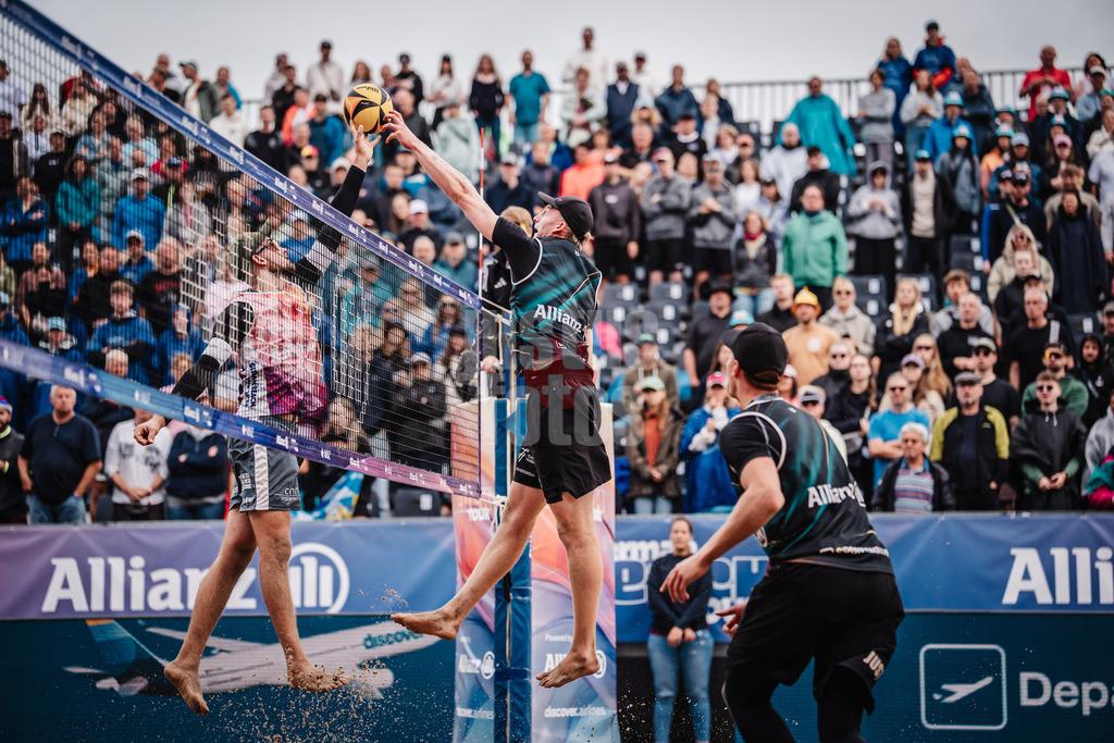 Beachvolleyball | Männer | Deutsche Meisterschaften 2025 Timmendorfer Strand | 05.09.2025 | v.l. Benedikt Sagstetter gegen Philipp Huster
