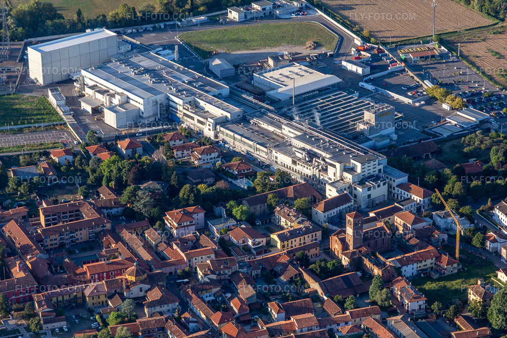 Aerial view: Ferrero Spa in Pozzuolo Martesana in the state Lombardy, Italy.Photo: IMG_134519.jpg taken on 09/19/2022 by Werner Riehm/FLY-FOTO.comResolution of the original: 5288 x 3525 pxSito ufficiale del Gruppo Ferrero | Gruppo Ferrero | Ferrero