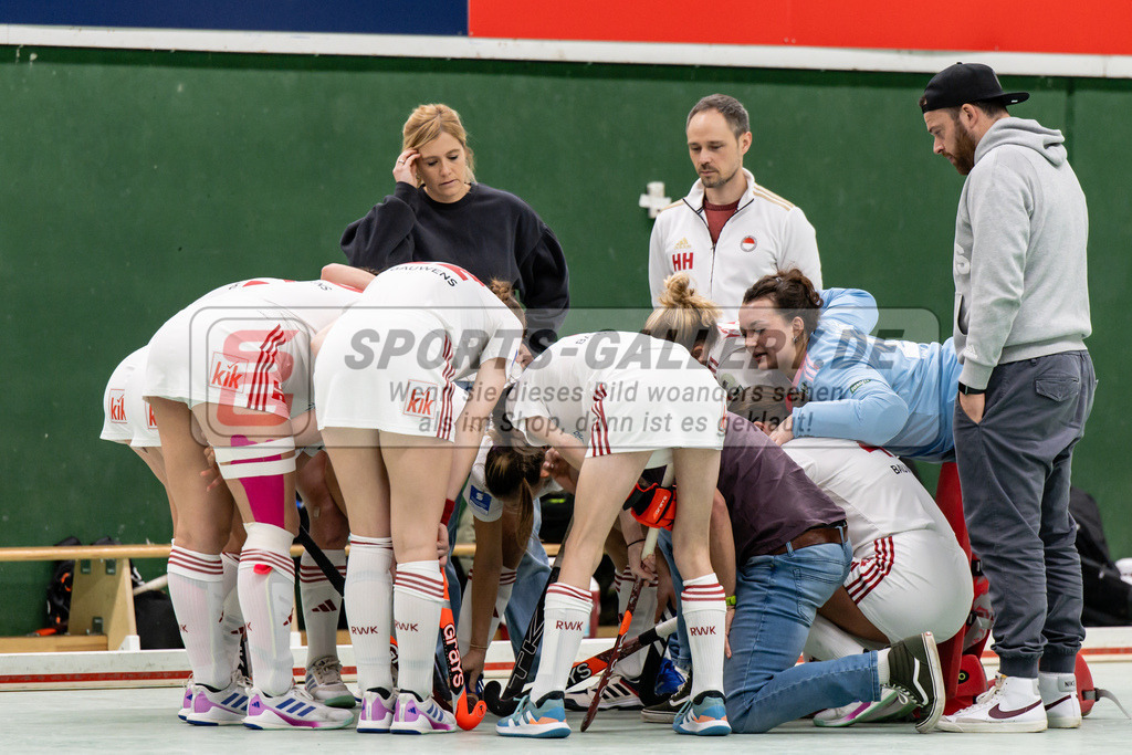 SFE_20250112_0008 | Köln, Deutschland, 12.01.2025:  ßHockey 1. Bundesliga Damen Rot-Weiss Köln - Schwarz-Weiß Köln im KTHC Stadion Rot-Weiss Köln Tennis and Hockey Club am 12.01.2025 in Köln, Deutschland. (Foto von Stephan Fehrmann)Köln, Germany, 12.01.2025: ßHockey 1. Bundesliga Damen Rot-Weiss Köln - Schwarz-Weiß Köln in KTHC Stadion Rot-Weiss Köln Tennis and Hockey Club at 12.01.2025 in Köln, Deutschland. (Foto from Stephan Fehrmann)