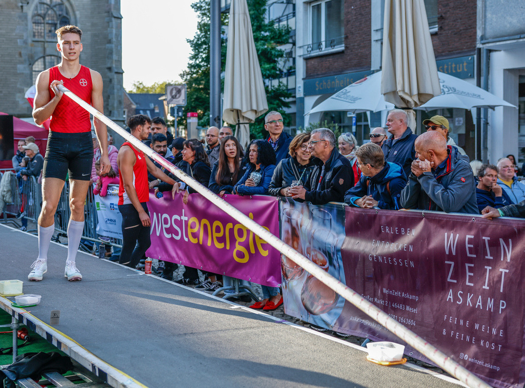 top-top.de 240913-138 | Foto, Video, Fotografie, Videografie, Fotobox, DJ, Discjockey, Musik, Musikbox, Veranstaltung, Photobooth, Amazon, Ebay, Buchtipp, Bestseller, Autor, Verlag, Buch, Wesel, Hamminkeln, NRW, Dinslaken, Rees, Drohne, Hochzeit, Party, Fotobox, Wesel, Fotograf