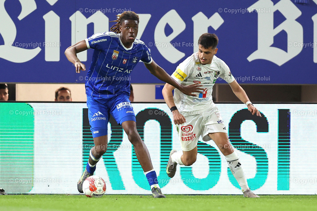 A_LUI_120425_06 | SPORT,FUSSBALL ADMIRAL BUNDESLIGA BLAU WEISSLINZ -RZ PELLETS WAC IM BILD:ELIAS BAKATUKANDA (BLAU WEISS) UND DEJAN ZUKIC (WAC) FOTO:  FOTOLUI/MW