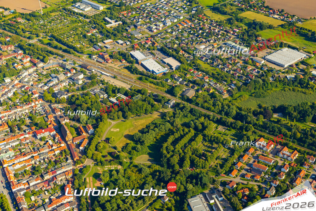 Ribnitz Ribnitz-Damgarten Bild- Das Luftbild wurde 2025 vom UL-Flugzeug heraus erstellt ( keine Drohne bzw. Drohnenaufnahme ) - Hochauflösende Luftaufnahme -Nicht vergleichbar mit Google Maps oder Satelittenbilder- Die Geschenkidee !Mit Lizenz und Bildrechte bestellbar - CC