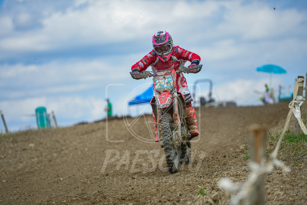 Lady (172) | Paeschuphoto Shop - Wer nicht sucht der auch nicht findet.Ob Motocrossbilder oder von einem besuchtem Spiel, Hauptsache Action. - Realisiert mit Pictrs.com