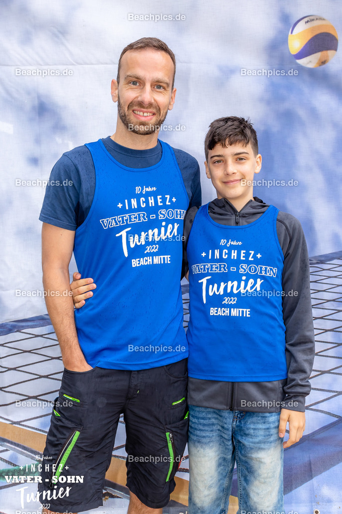 2022-00063156-Vater-Sohn-Turnier-Teamfotos-2 | 26.05.2022; Berlin Foto: Gerold Rebsch - www.beachpics.de