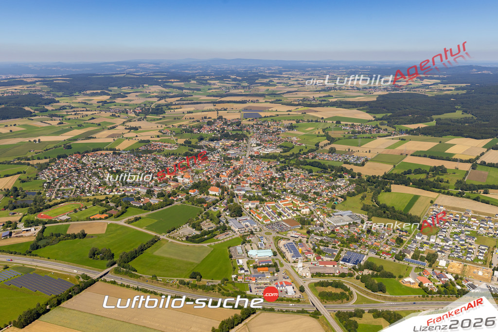 Das Luftbild zeigt :  Vohenstrauß - Die Luftaufnahme wurde 2023 vom UL-Flugzeug aus erstellt ( keine Drohne ) - Hochauflösende Luftaufnahme - Für grossformatige Ausdrucke geeignet. Die Geschenkidee !Mit Lizenz und Bildrechte bestellbar