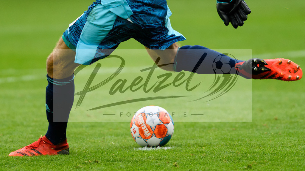 FCUBMG20210829_226 | Fussball, Herren: . Ball am Fuss beim Spiel der 1. Bundesliga zwischen 1. FC Union Berlin und Borussia Moenchengladbach im Stadion An der Alten Foersterei am 29.08.2021 in Berlin, Deutschland. - Realisiert mit Pictrs.com