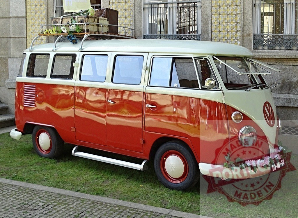 Volkswagen Type 2 bus ready for road trip | Volkswagen Kombi minivan parked on grass with roof rack luggage and safari windows - Realized with Pictrs.com
