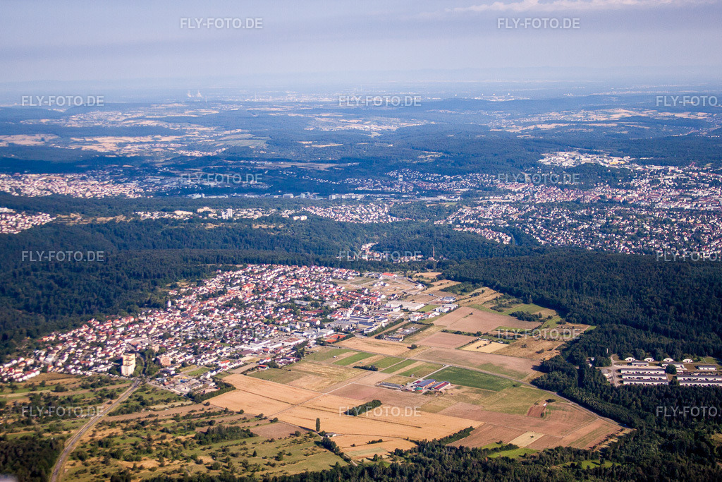 Dorf - Ansicht am Rande von landwirtschaftlichen Feldern und Nutzflächen  im Nordschwarzwald im Ortsteil Huchenfeld | Luftbild: Dorf - Ansicht am Rande von landwirtschaftlichen Feldern und Nutzflächen  im Nordschwarzwald im Ortsteil Huchenfeld im Ortsteil Hohenwart in Pforzheim im Bundesland Baden-Württemberg in Deutschland. Foto: IMG_69989.jpg vom 06.07.2014 durch Werner Riehm/FLY-FOTO.de - Realisiert mit Pictrs.com