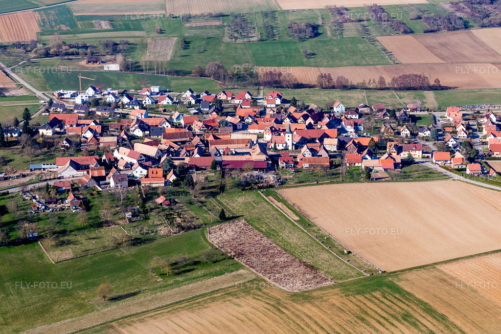 Vue aérienne: Vue de la ville à Ettendorf dans le département Bas Rhin, France. Photo: IMG_097518.jpg prise le 16/03/2017 par Werner Riehm/FLY-FOTO.eu – Résolution de l'original: 5472 x 3648 px