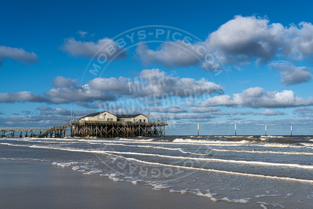 Strandbar 54 in den Wellen | Strandbar54 Grad Nord in den Wellen der Nordsee