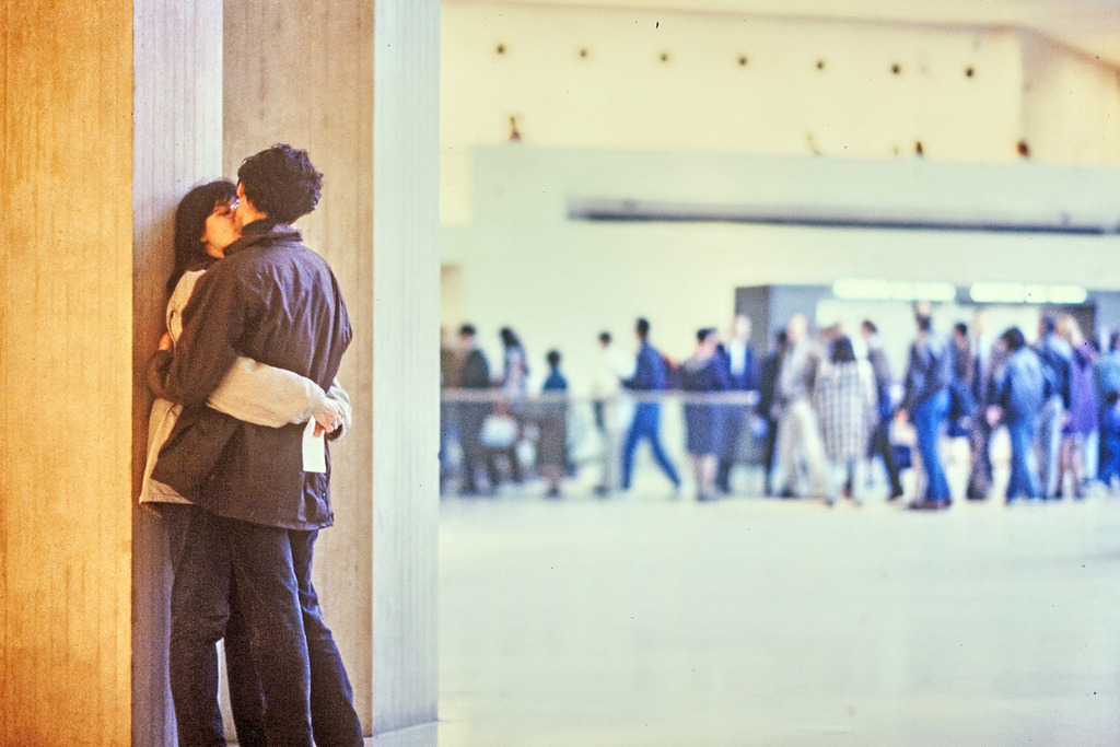 Paris_P_P_März1994_Liebespaar_7358 | Liebespaar in Pari, bei Prte-á-Porter  Paris, März 1993