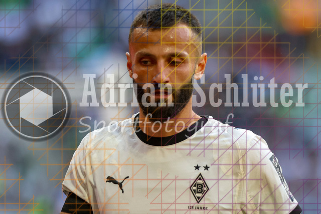 Borussia Mönchengladbach vs Hamburger SV - Bundesliga  | Mönchengladbach, Deutschland, 24.08.25:   Franck Honorat (Borussia Mönchengladbach) schaut waehrend des Spiels der Bundesliga zwischen Borussia Mönchengladbach vs Hamburger SV im Stadion im Borussia Park(Foto von Brauer-Fotoagentur / Adrian Schlueter)