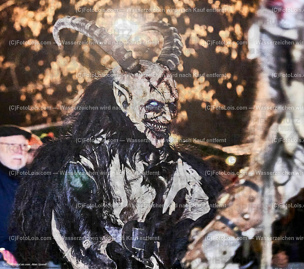 ALP5309_WIESELBURGER ADVENT_Perchtenlauf | (C)FotoLois.com, Alois Spandl, WIESELBURGER ADVENT, Perchtenlauf, So 10. Dez. 2023.