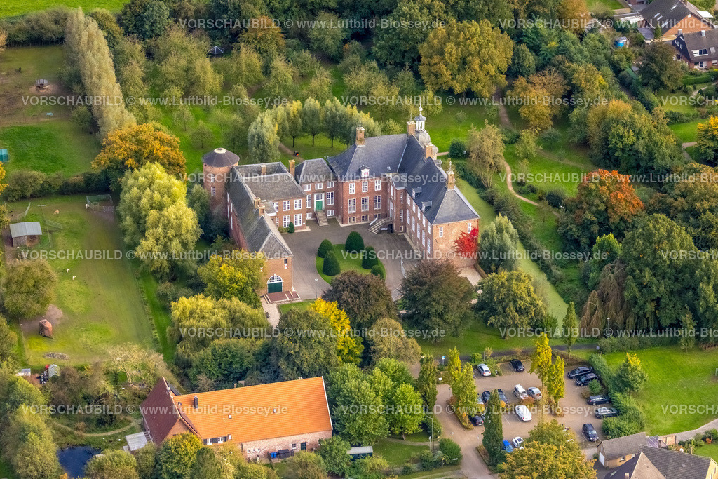Hamminkeln241010890 | Luftbild, Wasserburg und Schloss Ringenberg mit Schlosspark, grüne Bäume, Ringenberg, Hamminkeln, Niederrhein, Nordrhein-Westfalen, Deutschland
