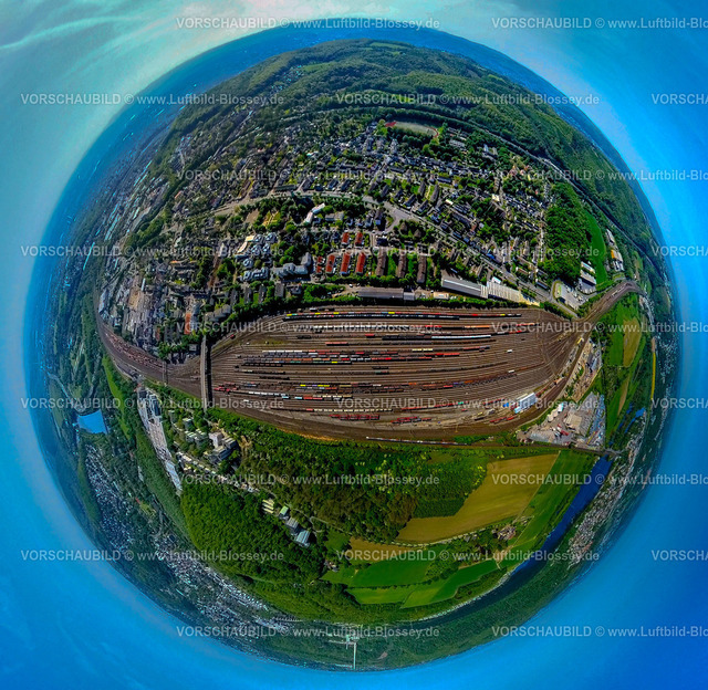 Hagen240590238Gueterbahnhof-Vorhalle | Luftbild, Wohngebiet Ortsansicht Ortsteil Vorhalle, großer Güterbahnhof Rangierbahnhof mit Güterzügen, Erdkugel, Fisheye Aufnahme, Fischaugen Aufnahme, 360 Grad Aufnahme, tiny world, little planet, fisheye Bild, Vorhalle, Hagen, Ruhrgebiet, Nordrhein-Westfalen, Deutschland