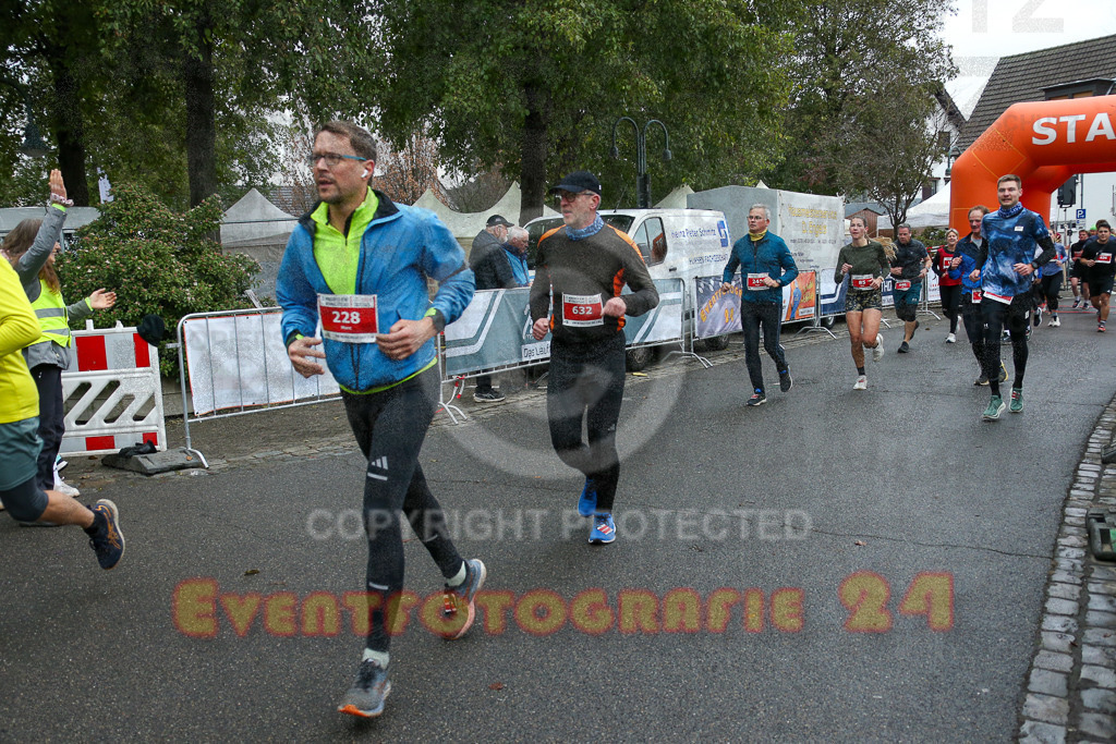 251130_1143_EX1_8490 | Sportfotografie im Rhein-Sieg Kreis, Köln, Bonn, NRW, Rheinland Pfalz, Hessen, etc. Unser Tätigkeitsfeld umfasst den Laufsport vom Volkslauf über den Marathon, Duathlon, Triathon bis zum Ultralauf wie Kölnpfad Ultra oder Schindertrail.