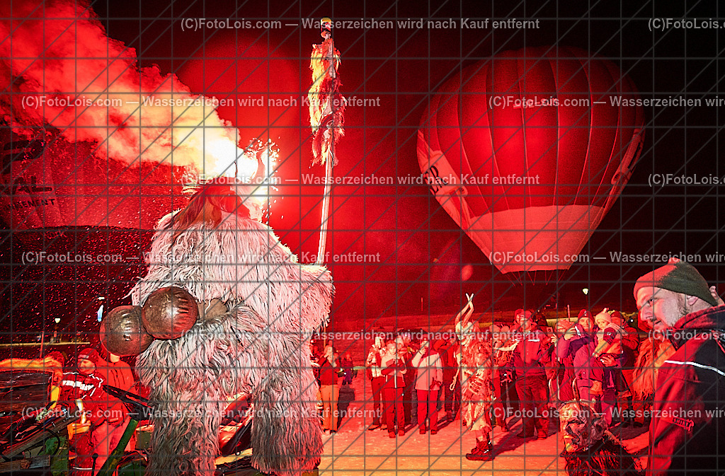 _ALP8454_NACHTderBALLONE_Lackenhof_Gaminger Oetscherteufel | ... mit dem Ballonsportclub Ötscherland aus Wieselburg, der Bergrettung Lackenhof mit einer Schauübung, der Perchtengruppe 'Gaminger Ötscherteufeln' und dem Musikverein Lackenhof, die Ballonfahrer spendeten ihre Gage in diesem Jahr dem schwer verunglückten Gerald Bernreiter alias 'KLEX' der erst nach der ReHa und einem Umbau seines Hauses in Lackenhof frühestens im Mai 2026 wieder nach Hause kommen kann, So 28. Dezember 2025.