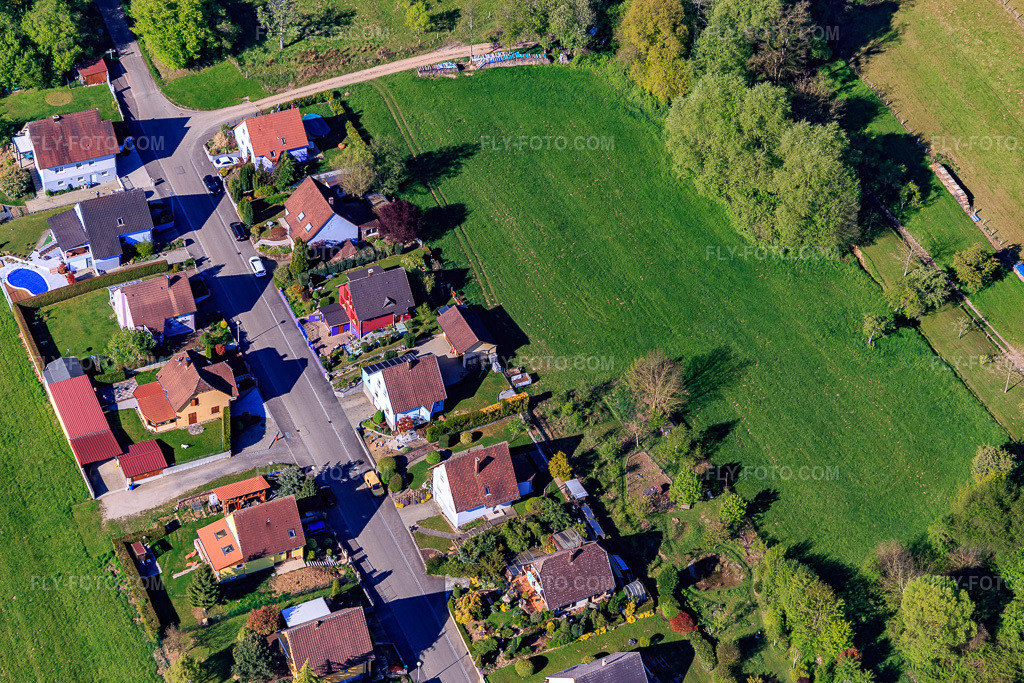 Aerial view: District Uttenhoffen with Rue de Mietesheim in Uttenhoffen in the state Bas-Rhin, France.Photo: IMG_099428.jpg taken on 04/30/2017 by Werner Riehm/FLY-FOTO.comResolution of the original: 5472 x 3648 px