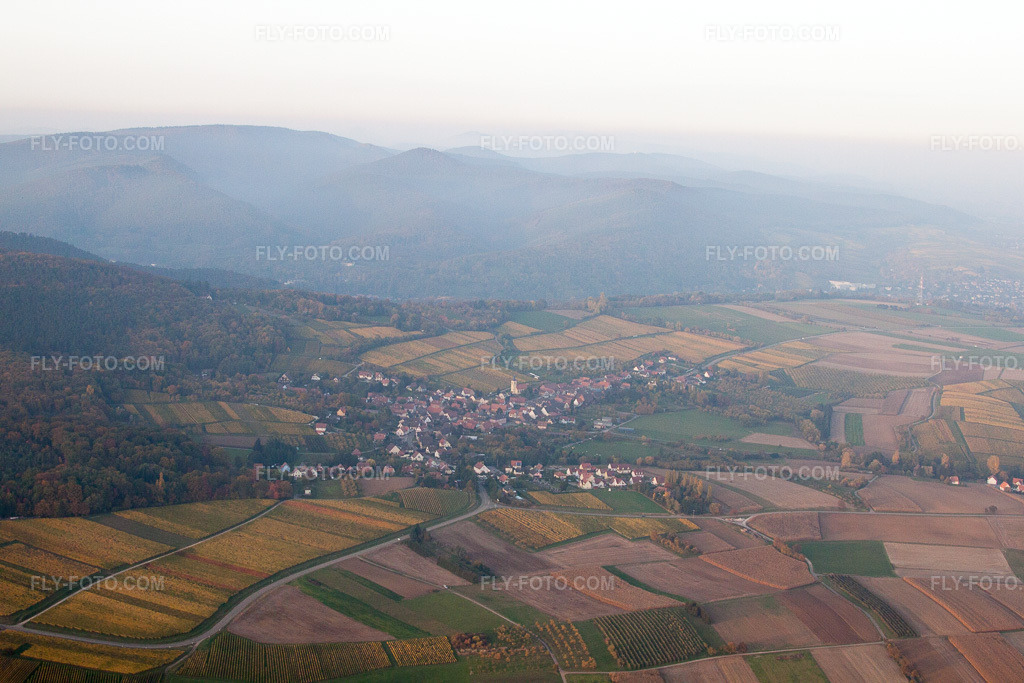 Aerial view: View of the town in Cleebourg in the state Bas-Rhin, France. – Photo: IMG_54258.jpg taken on 10/21/2012 by Werner Riehm/FLY-FOTO.com – Resolution of the original: 4752 x 3168 px