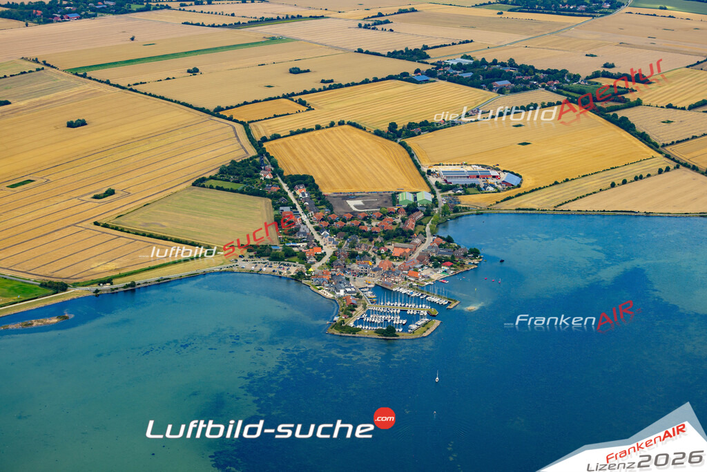 Die Luftaufnahme Lemkenhafen - Fehmarn wurde 2022 vom Flugzeug aus (keine Drohne) erstellt. Hohe Auflösung -für große Poster und Wandbilder geeignet - Garantiert!