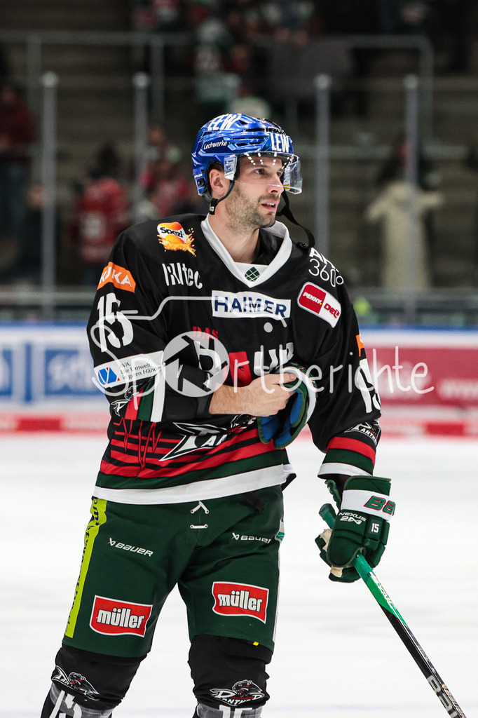 Augsburger Panther - Eisbaeren Berlin | Blaz GREGORC (AEV #15) ist enttaeuscht