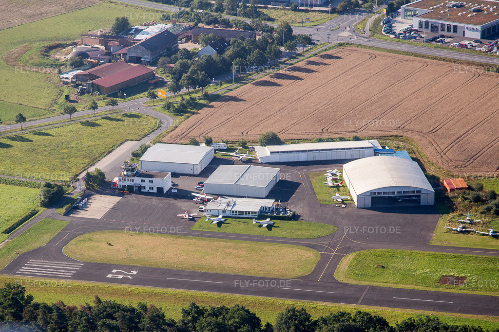 Luftbild: Herzogenaurach, Flugplatz in Herzogenaurach im Bundesland Bayern in Deutschland. Foto: IMG_092691.jpg vom 07.08.2016 durch Werner Riehm/FLY-FOTO.de
